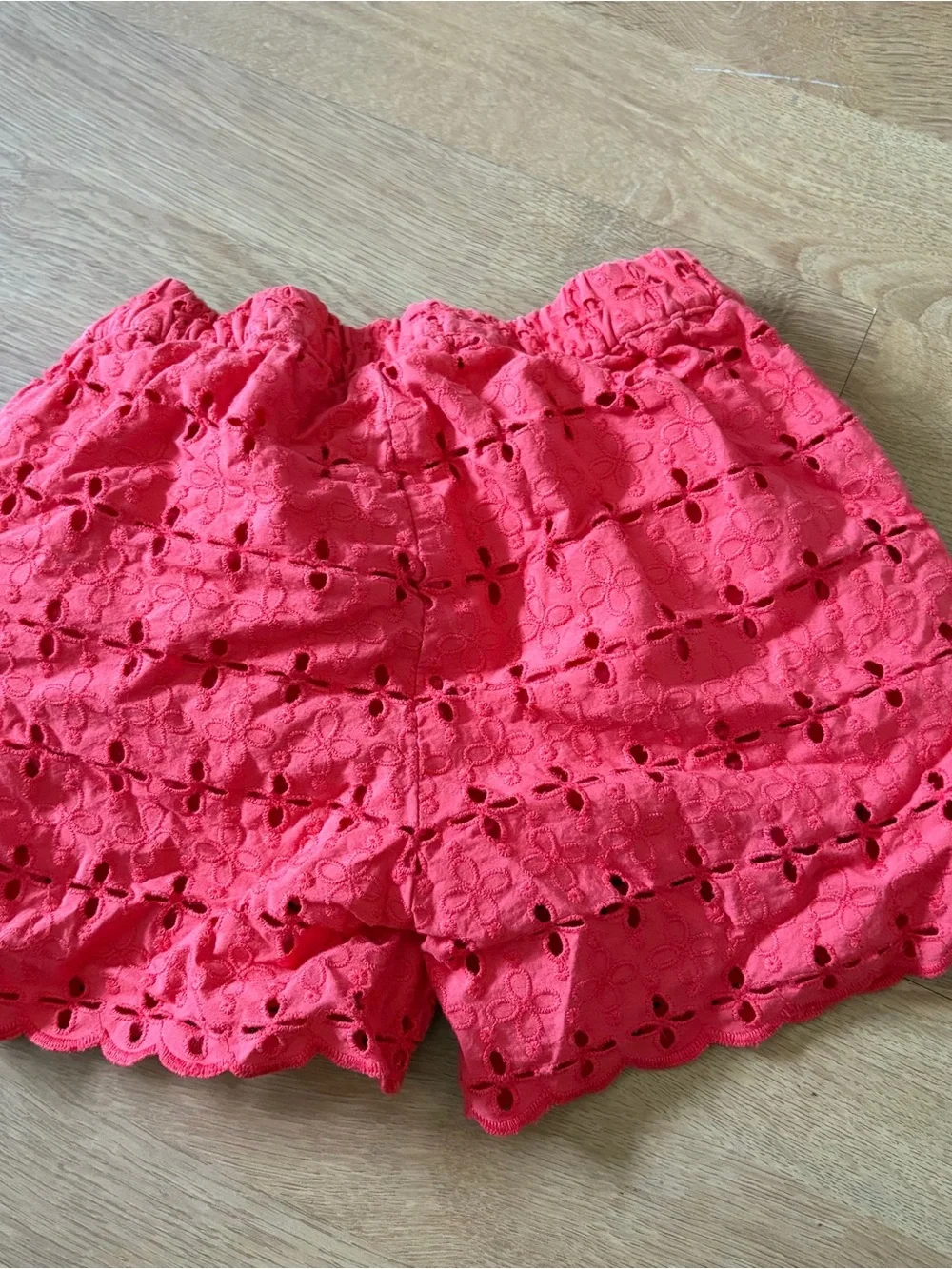 Hanna Anderson girls coral eyelet cotton shorts with floral pattern Sz 4